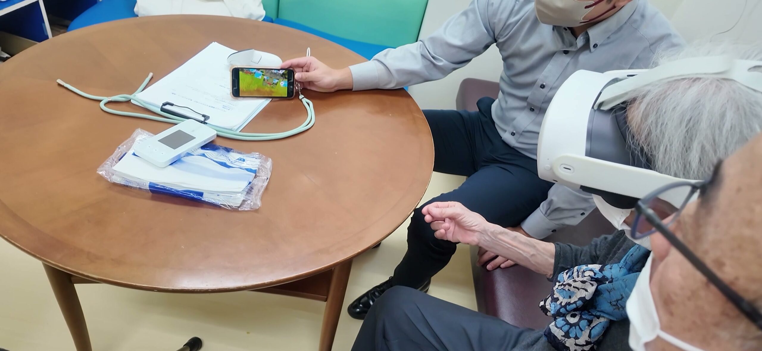 VRリハビリテーションの実証実験の様子
